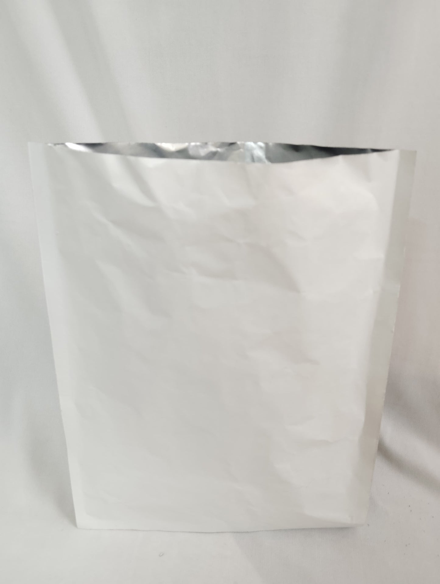 MULTI-LAYER POUCHES - INSIDE ALUMINIUM, OUTSIDE WHITE ( 12" X 9" )